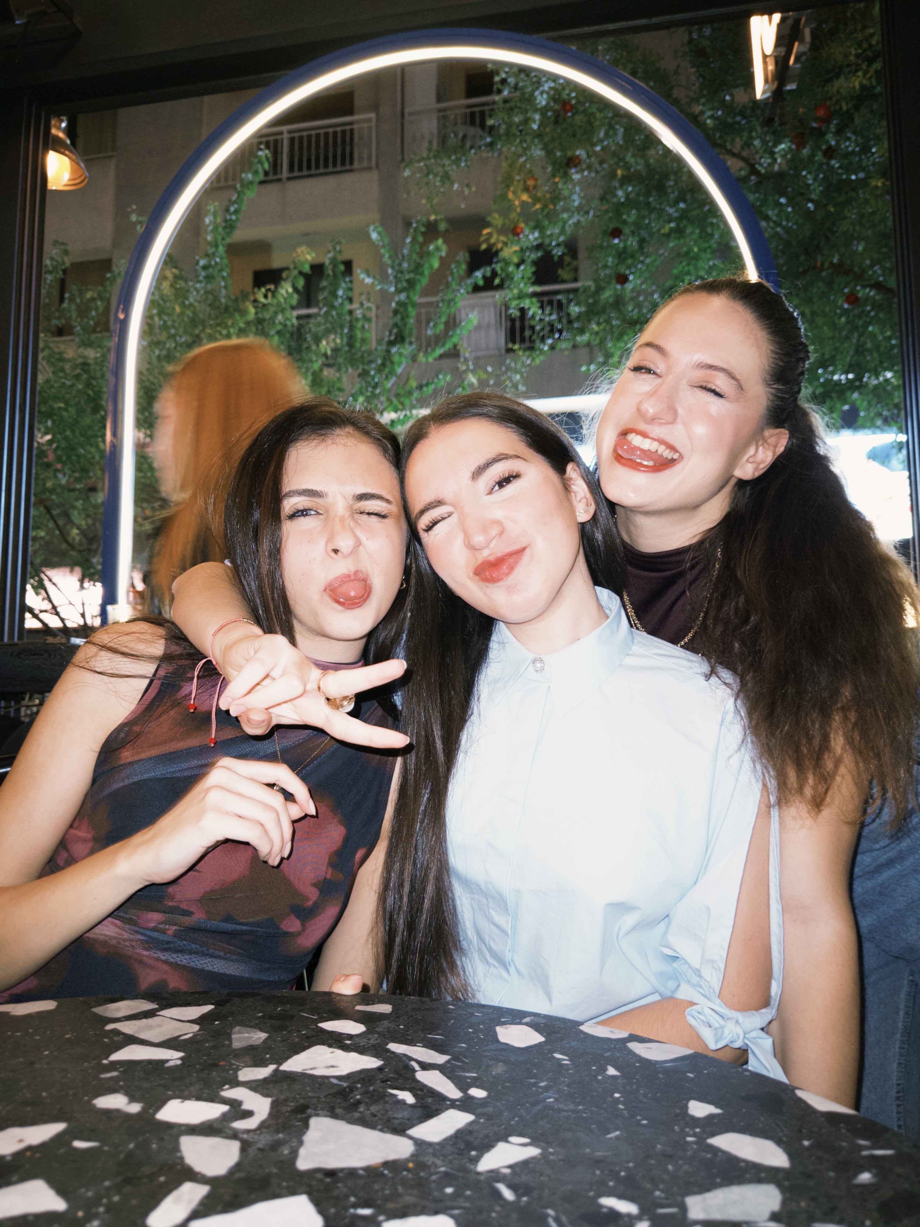 fxn 2025 11 21 230521.583 11zon