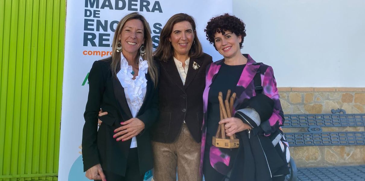 Marina Quesada y nuestra directora en la entrega de premios